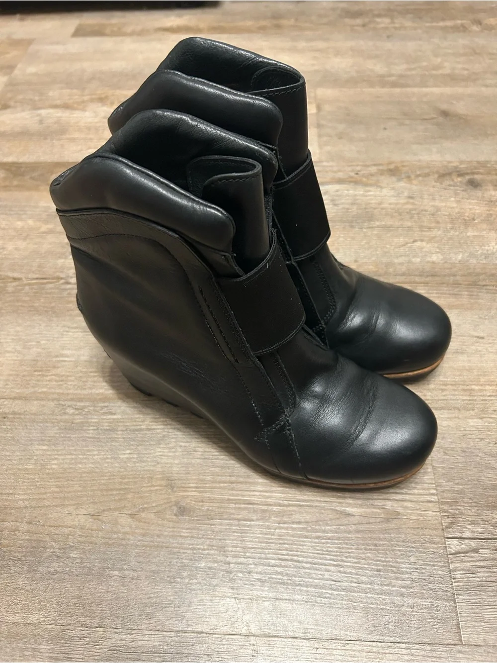 Sorel Fiona Joan Of Artic Women’s Size 7 Black Leather Wedge Ankle Boots